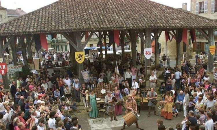 Fête médiévale - Village de Belvès - Dordogne - Le Jardin de Lyno - Location de gîtes insolites et éco-responsables