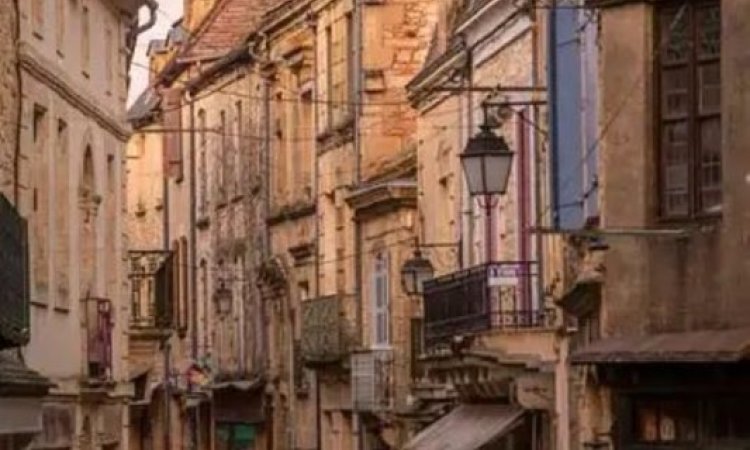 Village de Belvès - Dordogne -  Le Jardin de Lyno - Location de gîtes insolites et éco-responsables